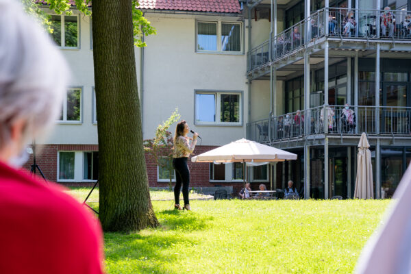 Vor Kurzem war die Sängerin bereits im "Haus der Ruhe" zu Gast und sang dort für die Bewohner.