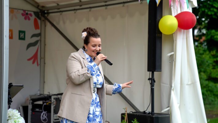 Sängerin Michelle Seifert unterhielt die Gäste beim Frühlingsfest.